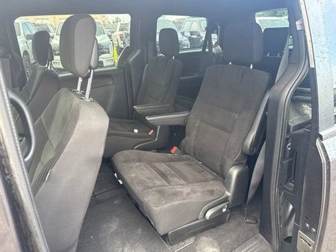 Used 2018 Dodge Grand Caravan SE FWD image 23