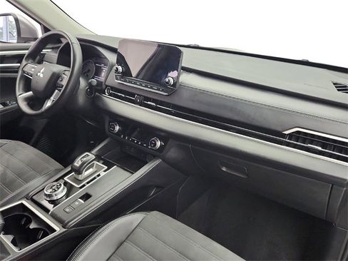 Used 2024 Mitsubishi Outlander SE image 26