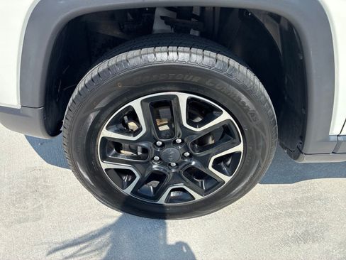 Used 2020 Jeep Compass Trailhawk AWD/4WD image 11