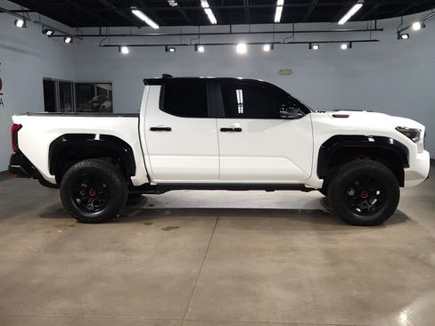 Used 2025 Toyota Tacoma TRD Pro image 8