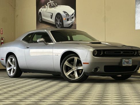 Used 2015 Dodge Challenger R/T w/ Quick Order Package 28B R/T RWD image 2