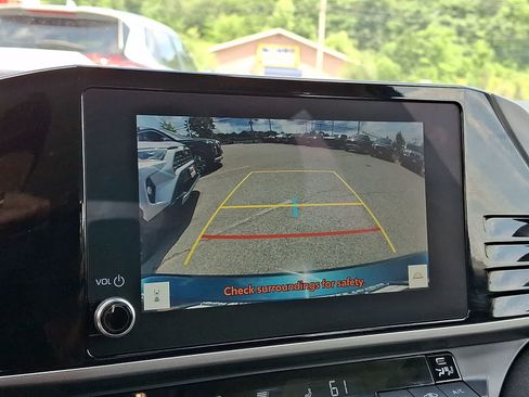 Used 2025 Toyota Camry LE FWD image 22