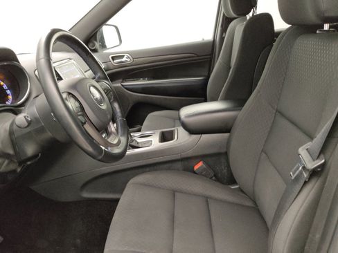 Used 2019 Jeep Grand Cherokee Laredo RWD image 17