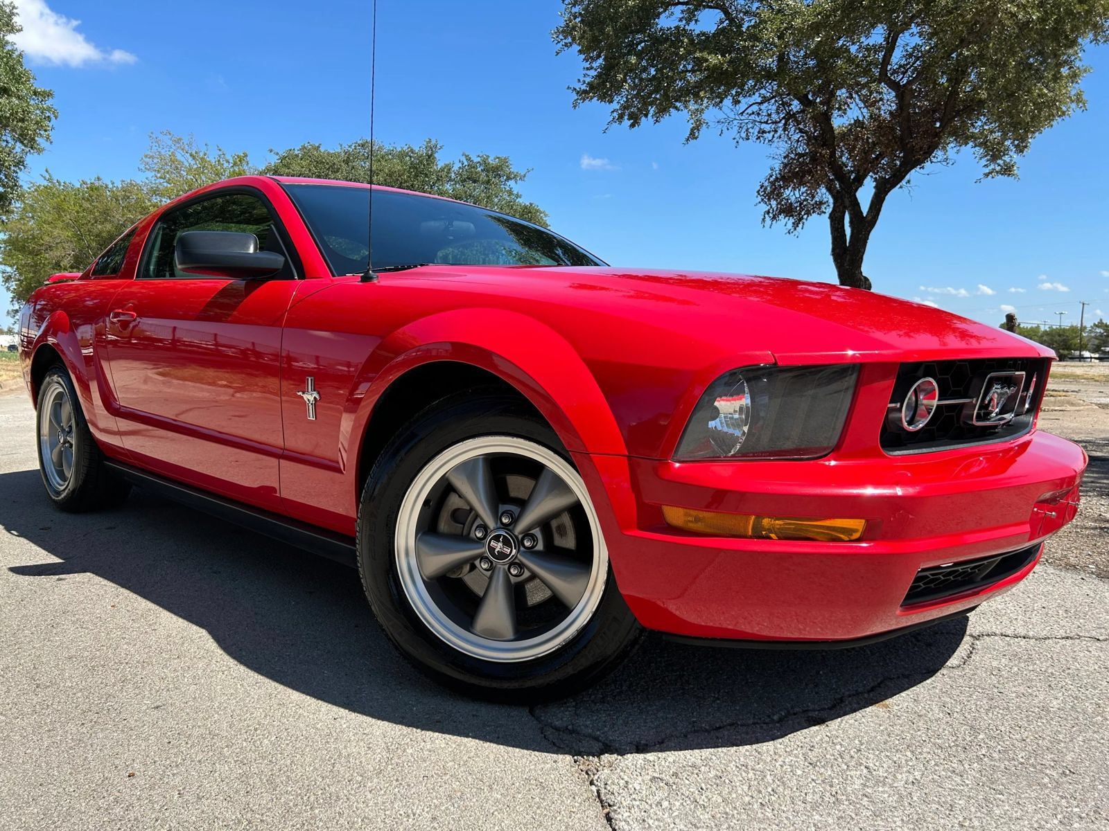 Used 2006 Ford Mustang Coupe RWD image 1
