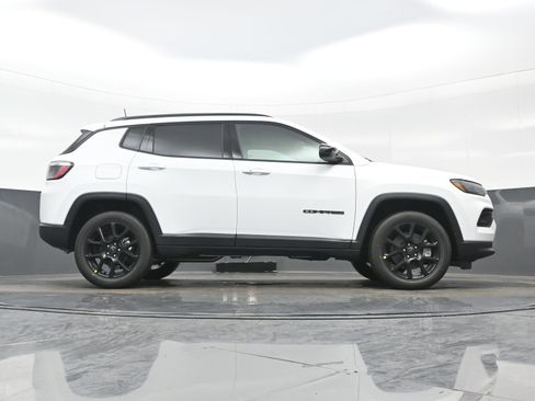 New 2026 Jeep Compass Latitude AWD/4WD image 19