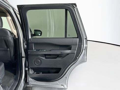 Used 2024 Ford Expedition XLT image 32