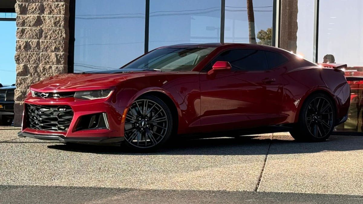 Used 2018 Chevrolet Camaro ZL1 RWD image 3