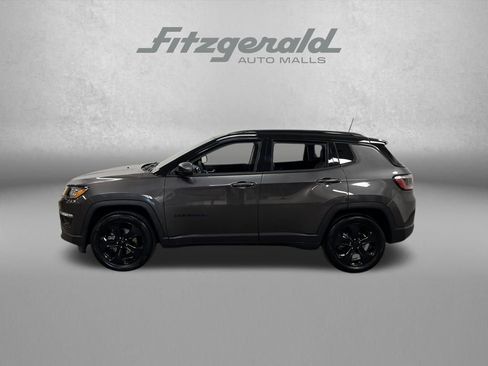 Used 2021 Jeep Compass Latitude image 2