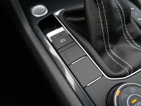 Certified 2024 Volkswagen Tiguan SE R-Line image 33