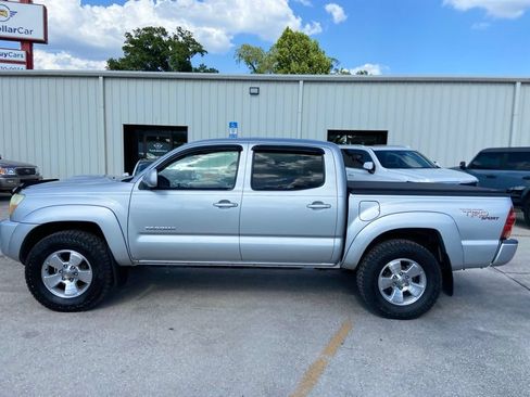 Used 2005 Toyota Tacoma PreRunner RWD image 2