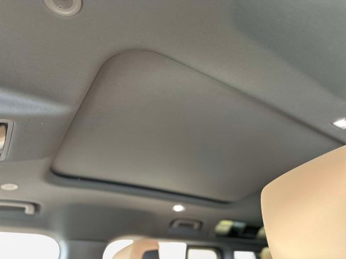 New 2026 Land Rover Defender 110 X-Dynamic SE image 25