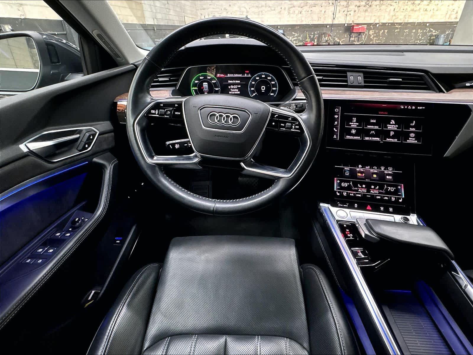Used 2019 Audi e-tron Prestige w/ Prestige Package AWD/4WD image 8