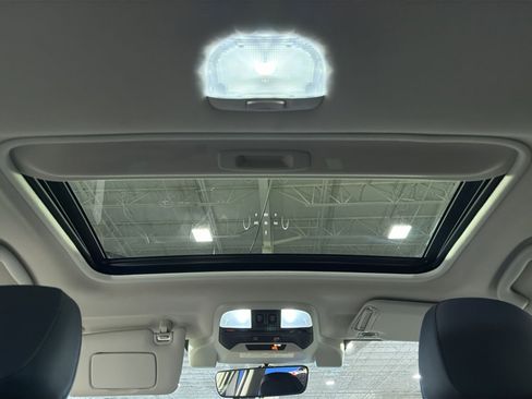 Used 2019 Subaru Crosstrek Hybrid w/ Moonroof Package w/Navigation AWD/4WD image 30