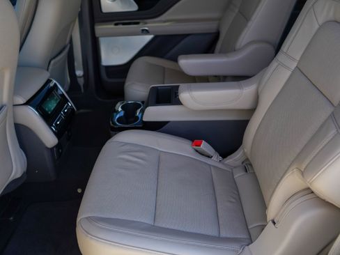 Used 2020 Lincoln Aviator Reserve w/ Equipment Group 202A image 22