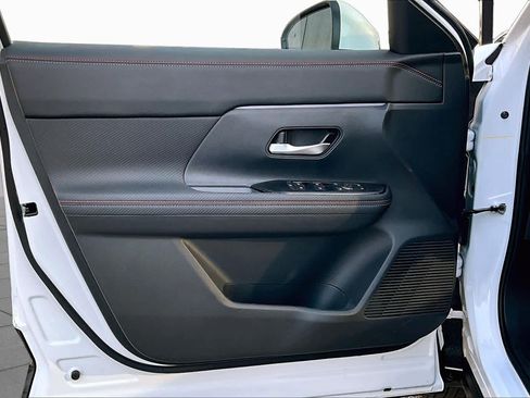 Certified 2025 Nissan Kicks SR FWD image 21
