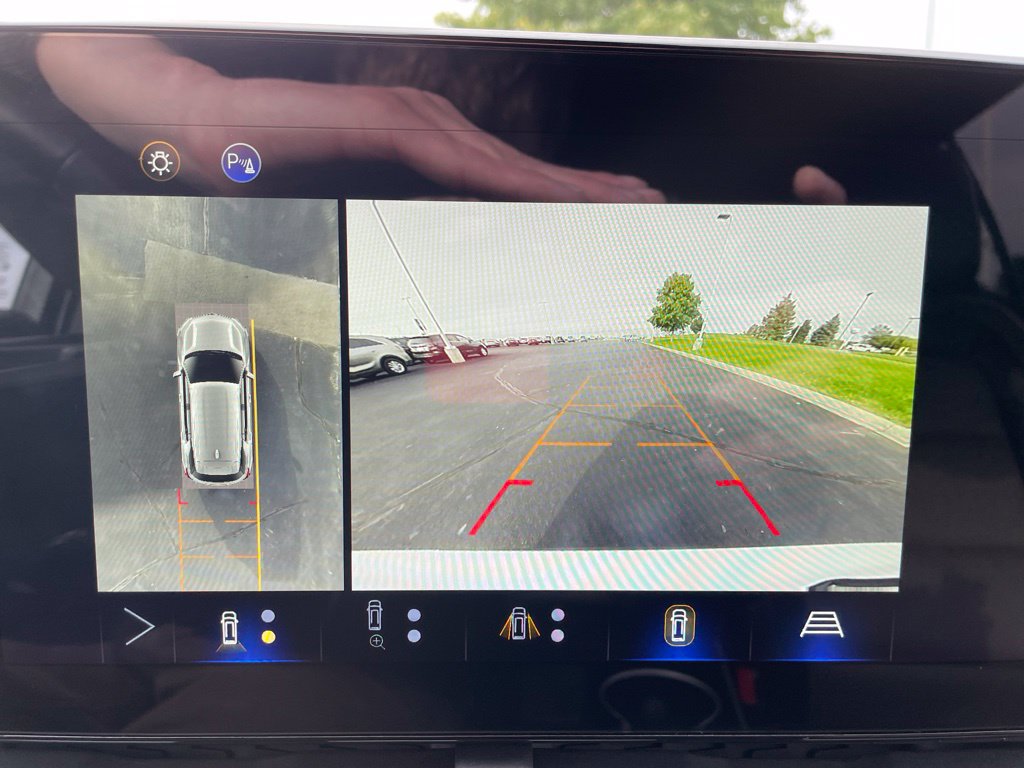 Used 2025 Chevrolet Equinox LT w/ Convenience Package II AWD/4WD image 16
