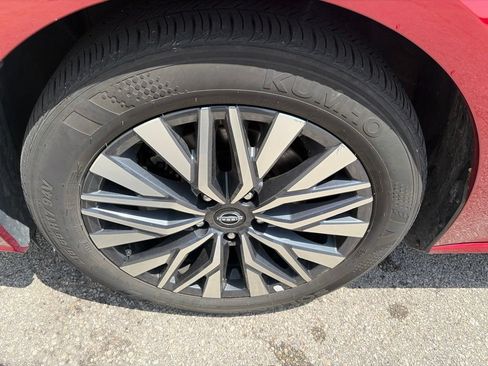 Used 2025 Nissan Altima 2.5 SV FWD image 30