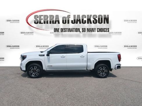 Used 2024 GMC Sierra 1500 AT4 w/ Technology Package AWD/4WD image 6