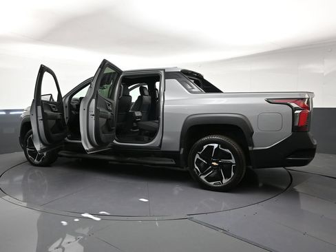 Used 2026 Chevrolet Silverado EV LT AWD/4WD image 34
