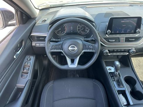 Used 2025 Nissan Altima 2.5 SV FWD image 28