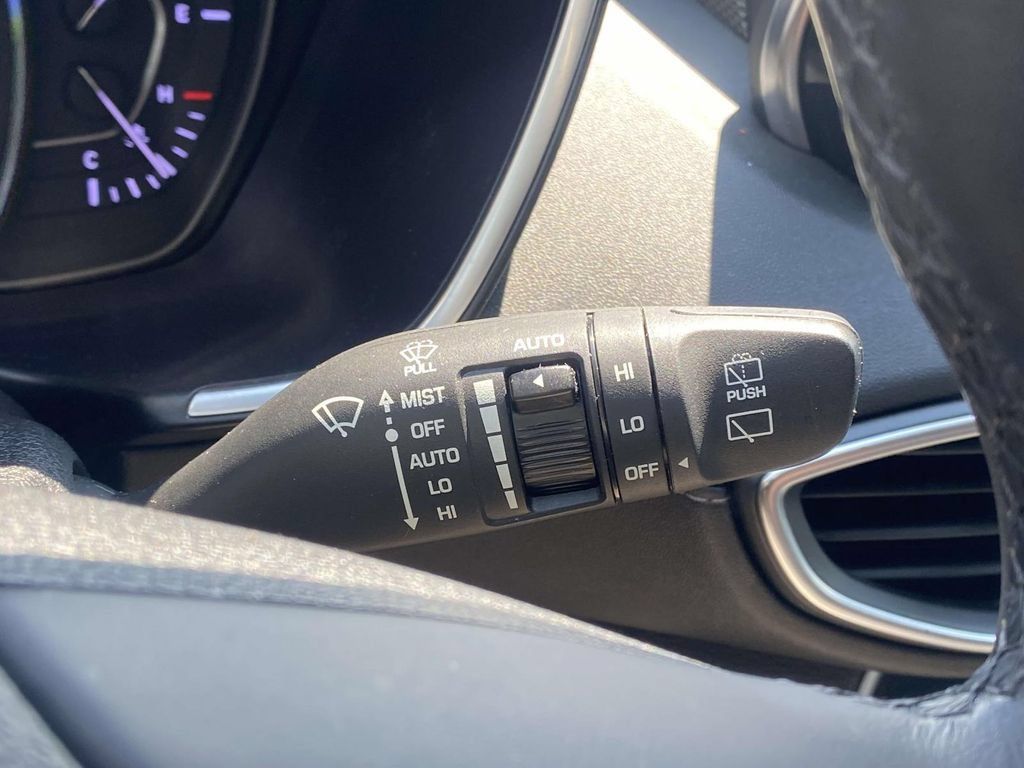 Used 2019 Hyundai Santa Fe FWD image 33