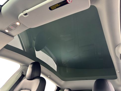 Used 2022 Tesla Model Y Long Range image 12