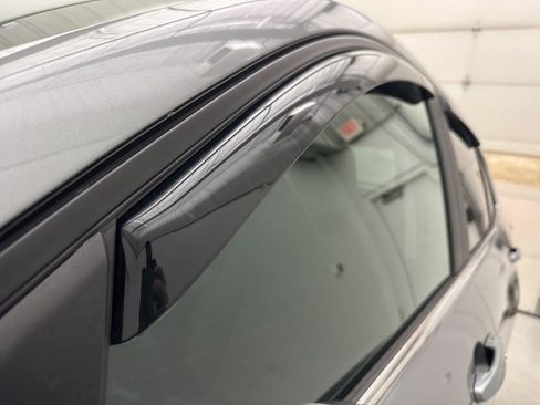 Used 2023 Chevrolet Equinox LT image 22