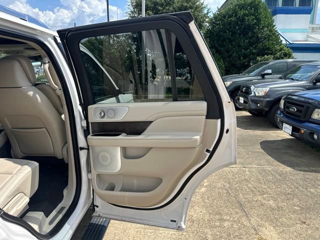 Used 2018 Lincoln Navigator Reserve w/ Technology Package AWD/4WD image 34