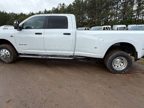 New 2026 RAM 3500 Big Horn AWD/4WD image 11