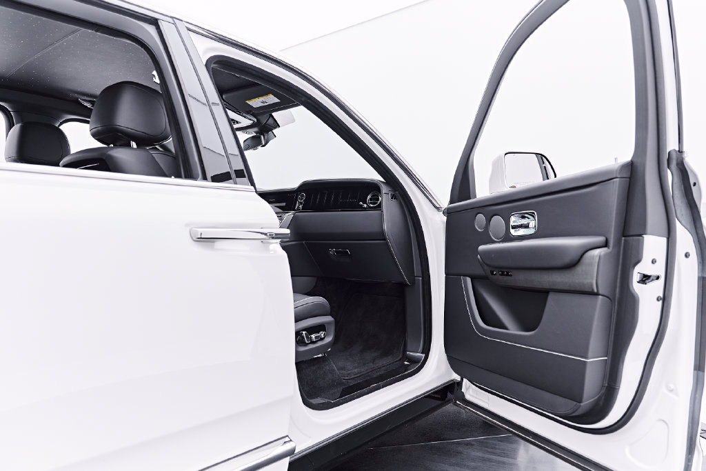 Used 2025 Rolls-Royce Cullinan AWD/4WD image 33