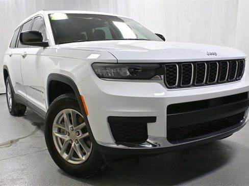 Used 2025 Jeep Grand Cherokee L Laredo image 2