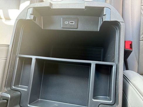 Used 2024 GMC Yukon XL SLT w/ SLT Luxury Package image 27