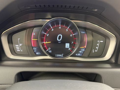 Used 2016 Volvo XC60 T6 Platinum FWD image 38