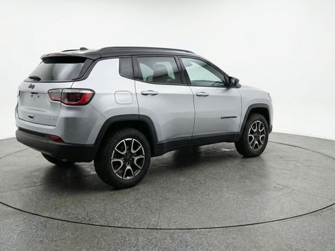Used 2025 Jeep Compass Trailhawk image 9
