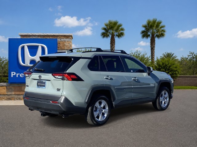 Used 2021 Toyota RAV4 XLE AWD/4WD image 5