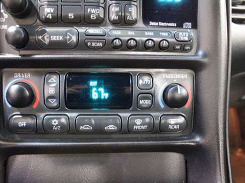 Used 2002 Chevrolet Corvette Z06 w/ Memory Pkg RWD image 23