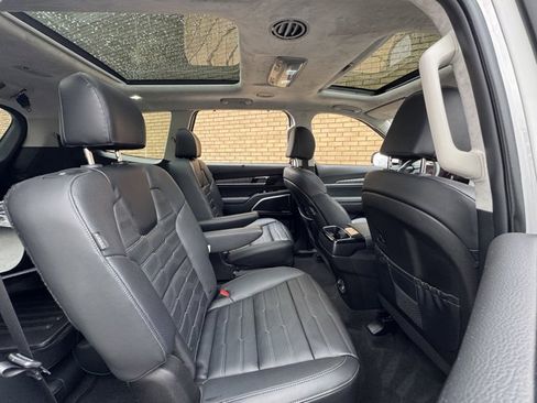 Used 2024 Kia Telluride SX Prestige image 9