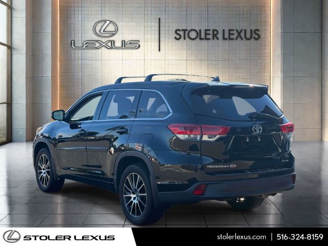 Used 2018 Toyota Highlander SE w/ Protection Package #3 AWD/4WD image 3