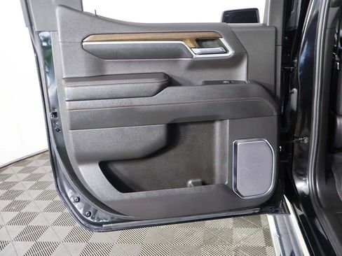 Used 2022 Chevrolet Silverado 1500 High Country w/ Technology Package AWD/4WD image 27