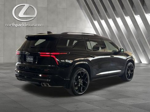 Used 2025 Chevrolet Traverse RS w/ LPO, Floor Liner Package FWD image 6