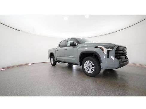 New 2025 Toyota Tundra SR5 w/ SR5 Premium Package AWD/4WD image 29