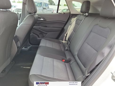 Used 2025 Chevrolet Trax LT FWD image 13