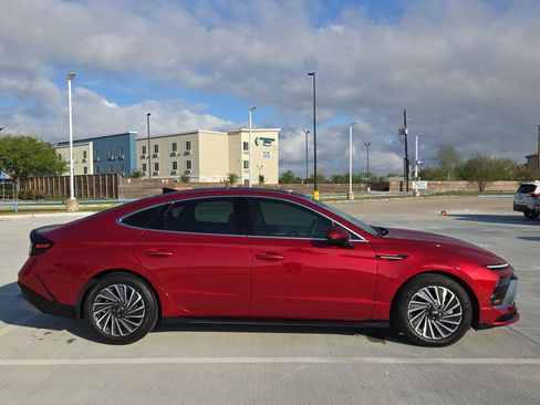 Used 2025 Hyundai Sonata Limited image 2