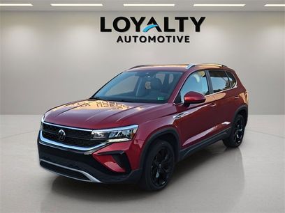 Used 2023 Volkswagen Taos SE w/ Black Wheel Package