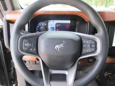 Used 2023 Ford Bronco 4-Door AWD/4WD image 27