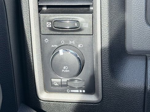 Used 2015 RAM 1500 Express image 11