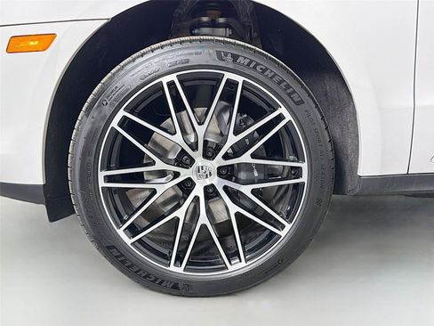 Certified 2026 Porsche Macan AWD/4WD image 11
