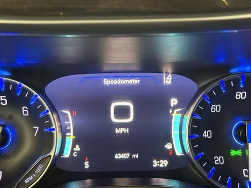 Used 2023 Chrysler Pacifica Limited image 31