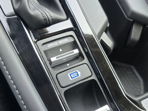 Used 2024 Honda Accord Touring image 8