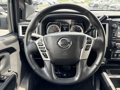 Used 2018 Nissan Titan SV w/ SV Convenience Package AWD/4WD image 17